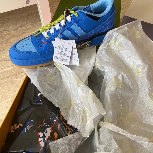 Adidas - Picture 2 of 5